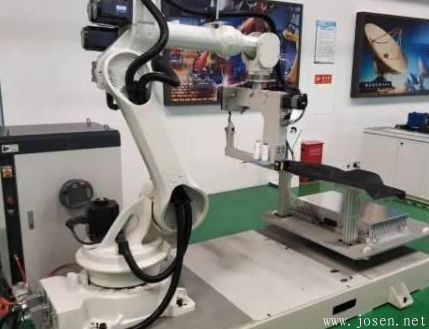 重大突破！中船重工研發(fā)國內(nèi)首個3D縫紉機器人打破國外壟斷